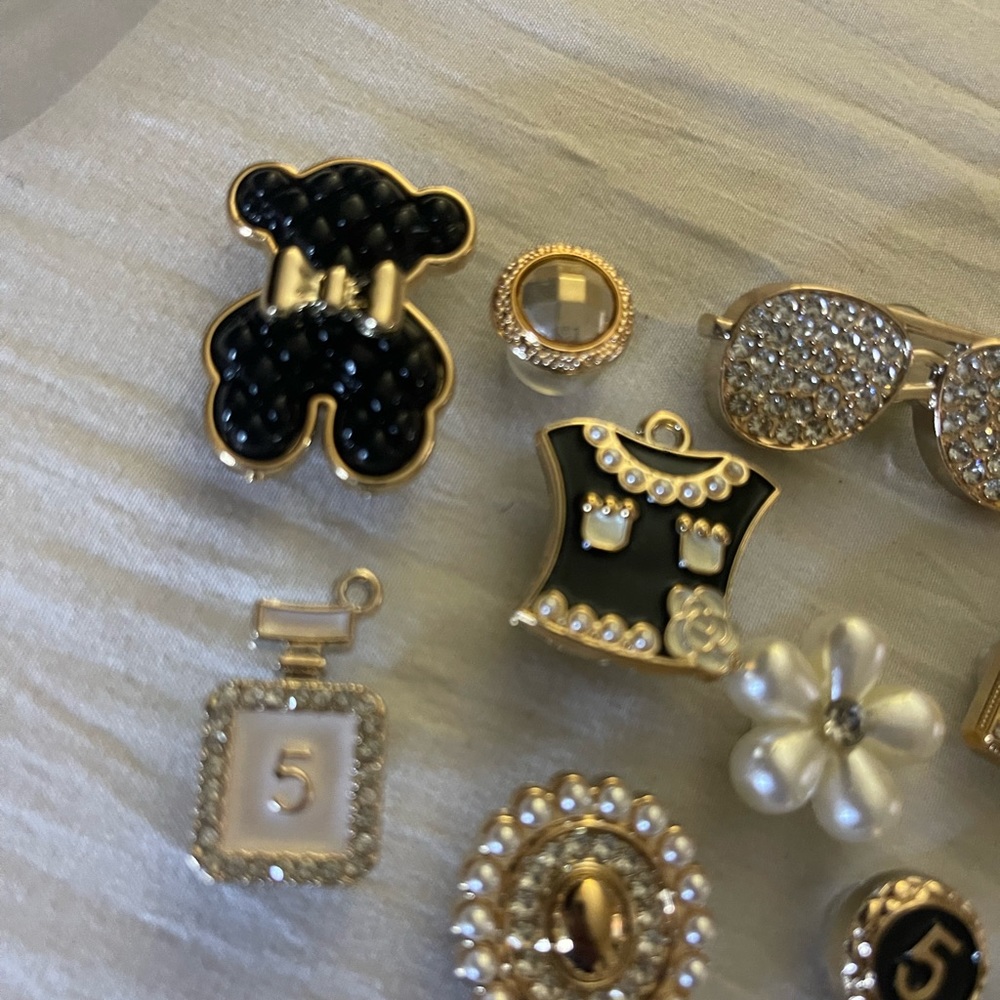 (10)Designer Inspired Croc Pendants - Picture 5 of 8